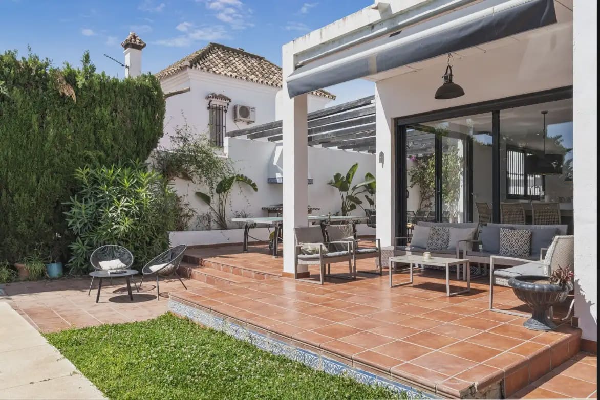 6 bedroom Villa for sale in Marbella with pool garage - € 1,400,000 (Ref: 10170108)