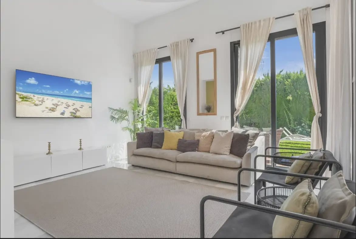 6 bedroom Villa for sale in Marbella with pool garage - € 1,400,000 (Ref: 10170108)