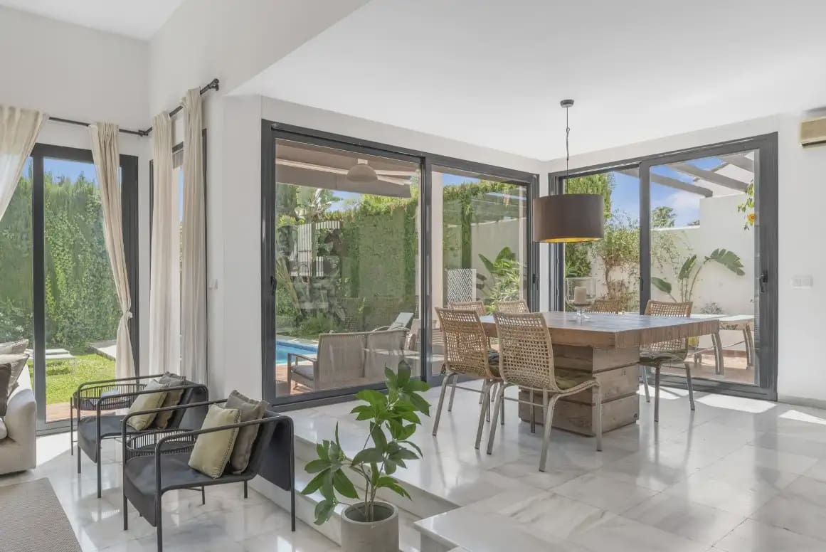 6 bedroom Villa for sale in Marbella with pool garage - € 1,400,000 (Ref: 10170108)