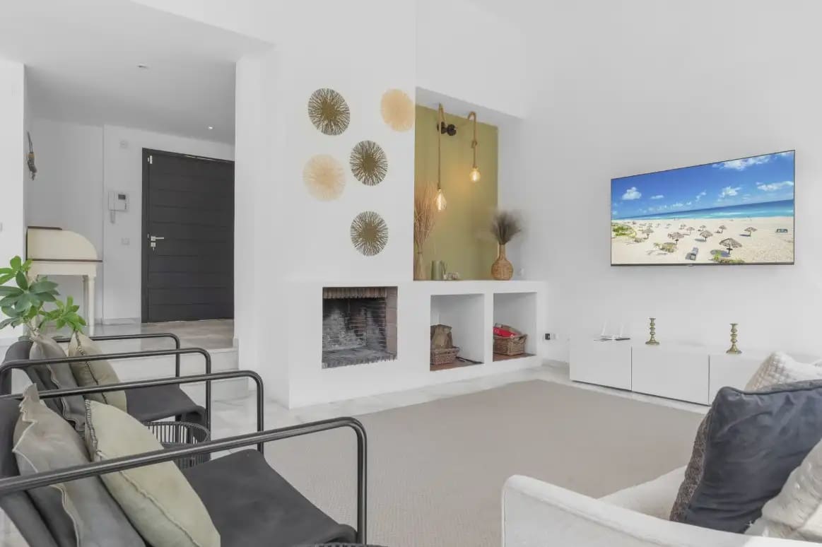 6 bedroom Villa for sale in Marbella with pool garage - € 1,400,000 (Ref: 10170108)
