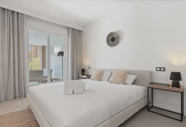 2 sypialnia Apartament na sprzedaż w El Paraiso, Estepona z basenem garażem - 450 000 € (Ref: 10170110)