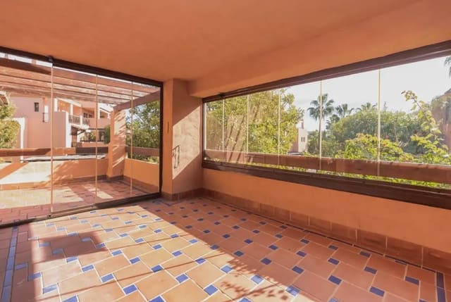 4 chambre Appartement de Plage à vendre à Atalaya-Isdabe, Estepona avec piscine garage - 850 000 € (Ref: 10170112)