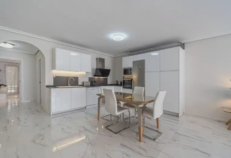 3 soverom Leilighet til salgs i Marbella med svømmebasseng garasje - € 720 000 (Ref: 10170113)