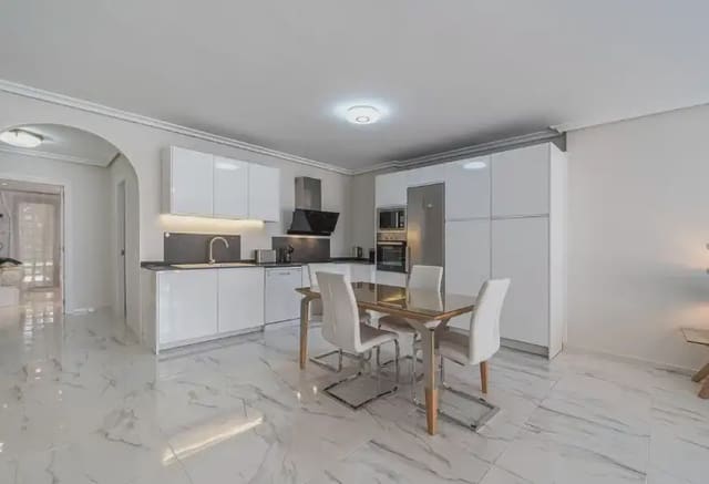 3 soveværelse Lejlighed til salg i Nueva Andalucía Centro, Marbella med swimmingpool garage - € 720.000 (Ref: 10170113)