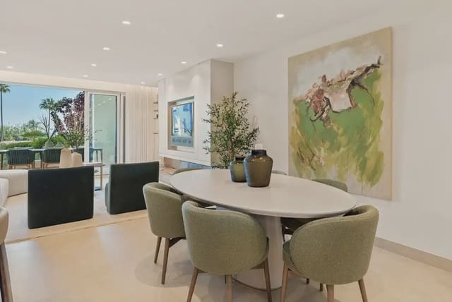 3 soveværelse Strandlejlighed til salg i El Velerín, Estepona med swimmingpool garage - € 1.995.000 (Ref: 10170115)