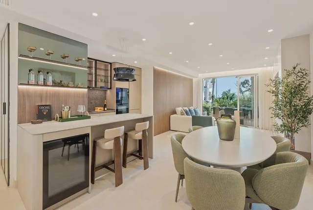 3 soveværelse Strandlejlighed til salg i El Velerín, Estepona med swimmingpool garage - € 1.995.000 (Ref: 10170115)