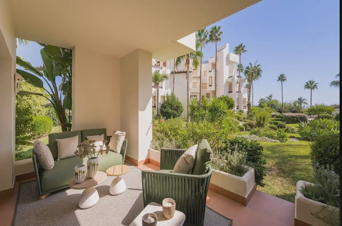 3 soveværelse Strandlejlighed til salg i Estepona med swimmingpool garage - € 1.995.000 (Ref: 10170115)