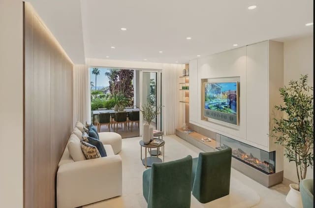 3 soveværelse Strandlejlighed til salg i El Velerín, Estepona med swimmingpool garage - € 1.995.000 (Ref: 10170115)
