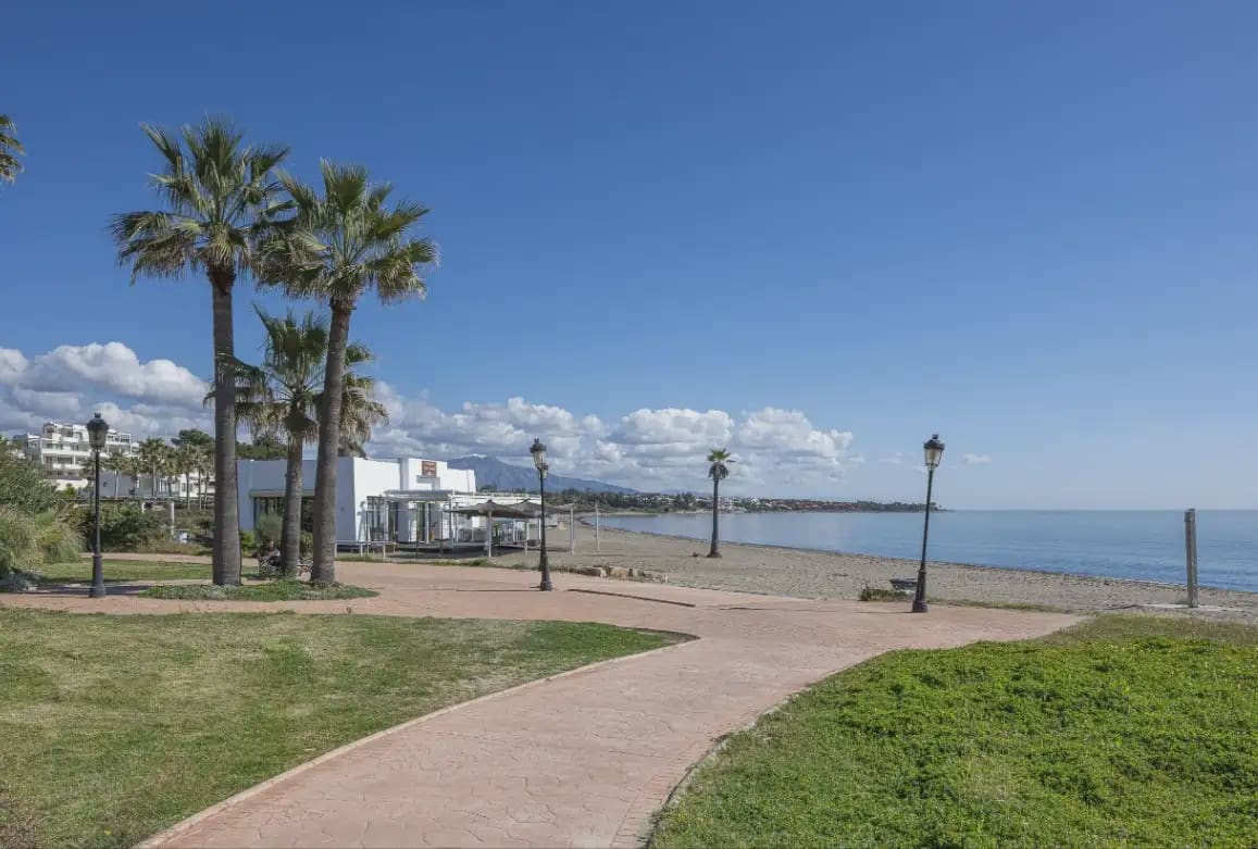 3 soveværelse Strandlejlighed til salg i Estepona med swimmingpool garage - € 1.995.000 (Ref: 10170115)