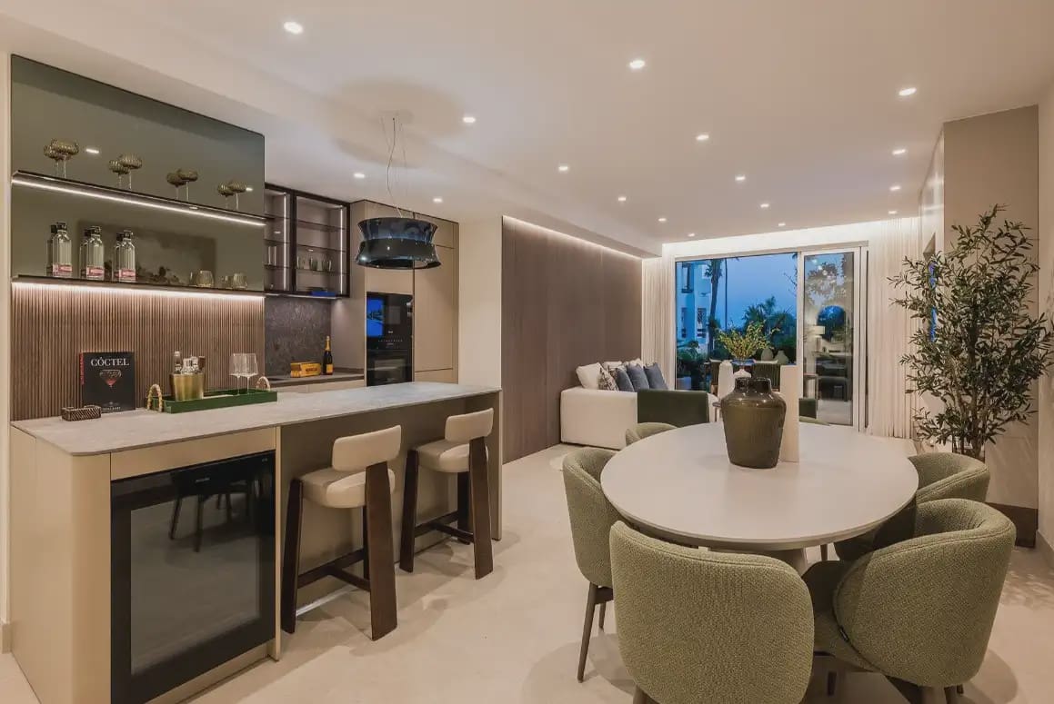 3 soveværelse Strandlejlighed til salg i Estepona med swimmingpool garage - € 1.995.000 (Ref: 10170115)