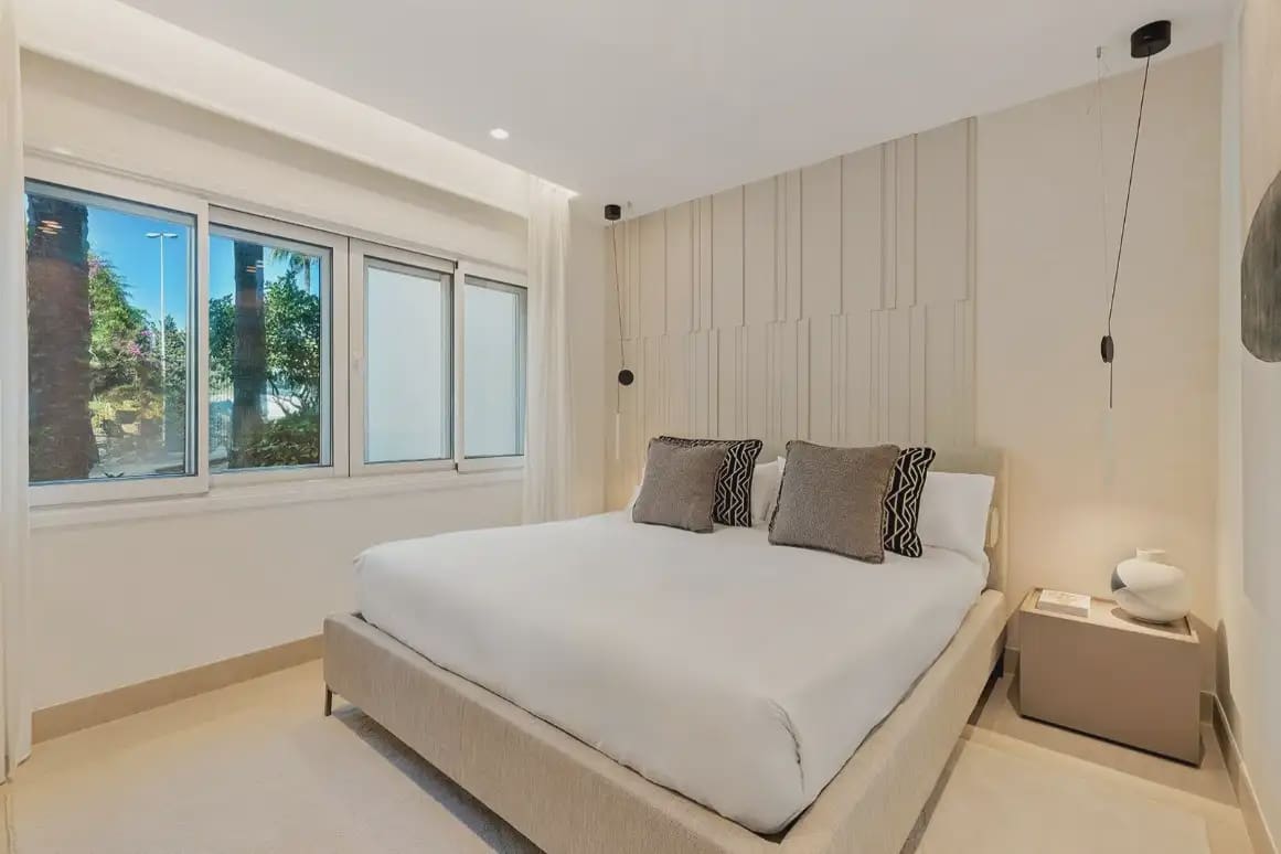 3 soveværelse Strandlejlighed til salg i Estepona med swimmingpool garage - € 1.995.000 (Ref: 10170115)