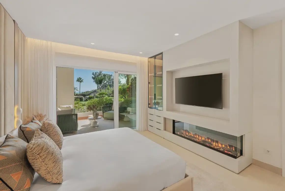 3 soveværelse Strandlejlighed til salg i Estepona med swimmingpool garage - € 1.995.000 (Ref: 10170115)
