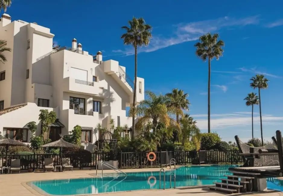 3 soveværelse Strandlejlighed til salg i Estepona med swimmingpool garage - € 1.995.000 (Ref: 10170115)