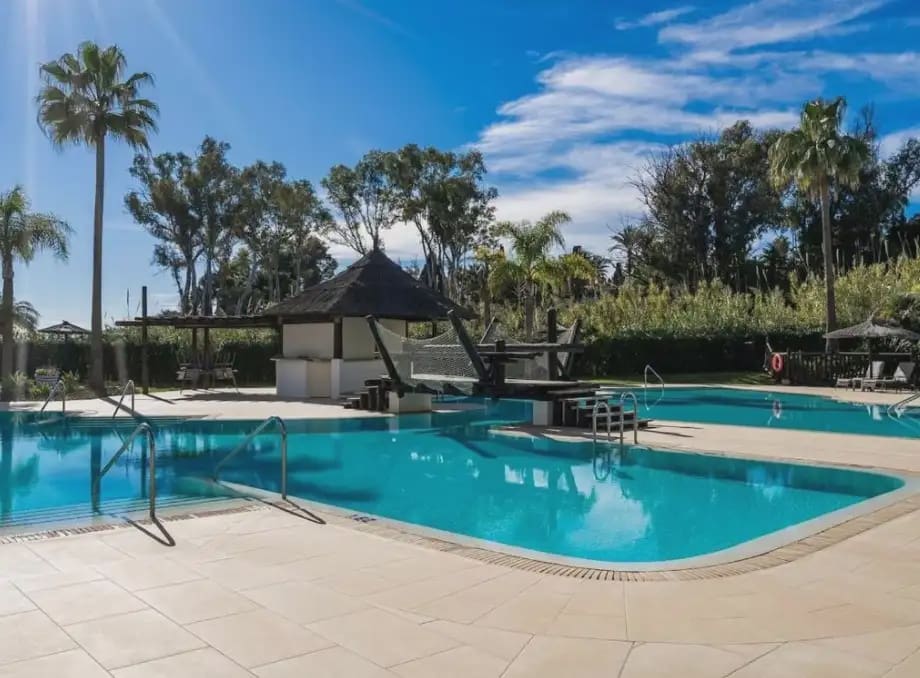 3 soveværelse Strandlejlighed til salg i Estepona med swimmingpool garage - € 1.995.000 (Ref: 10170115)