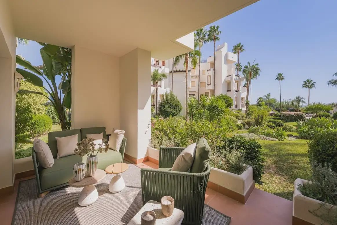 3 soveværelse Strandlejlighed til salg i Estepona med swimmingpool garage - € 1.995.000 (Ref: 10170115)