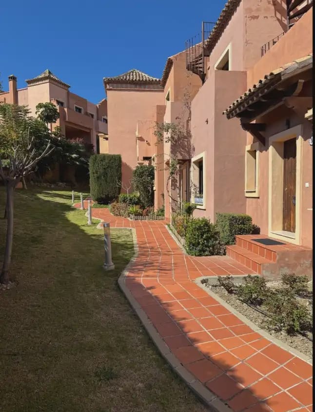 4 chambre Villa/Maison Semi-Mitoyenne à vendre à Estepona avec piscine garage - 665 000 € (Ref: 10170120)