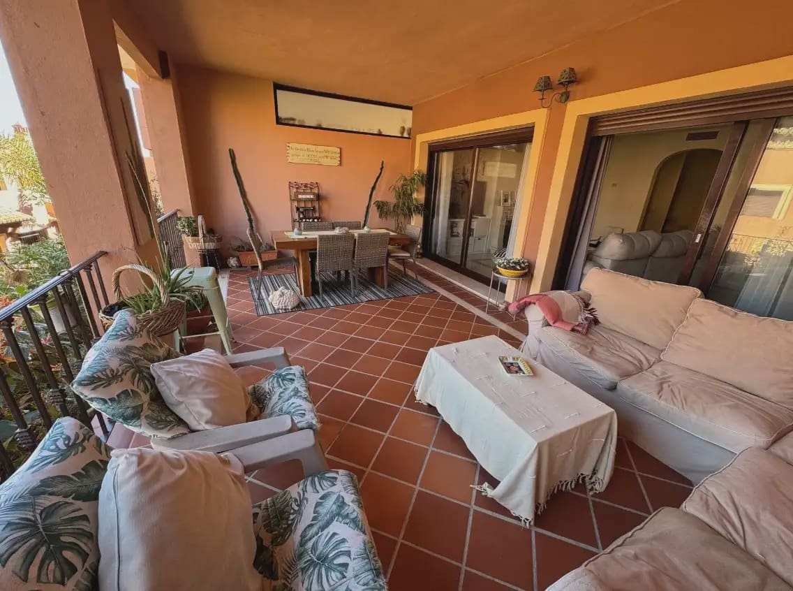 4 chambre Villa/Maison Semi-Mitoyenne à vendre à Estepona avec piscine garage - 665 000 € (Ref: 10170120)