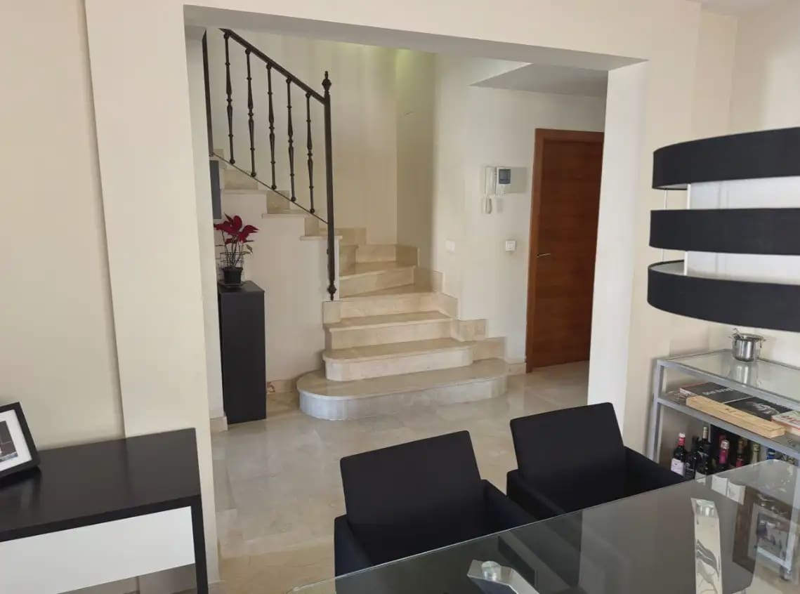 4 chambre Villa/Maison Semi-Mitoyenne à vendre à Estepona avec piscine garage - 665 000 € (Ref: 10170120)