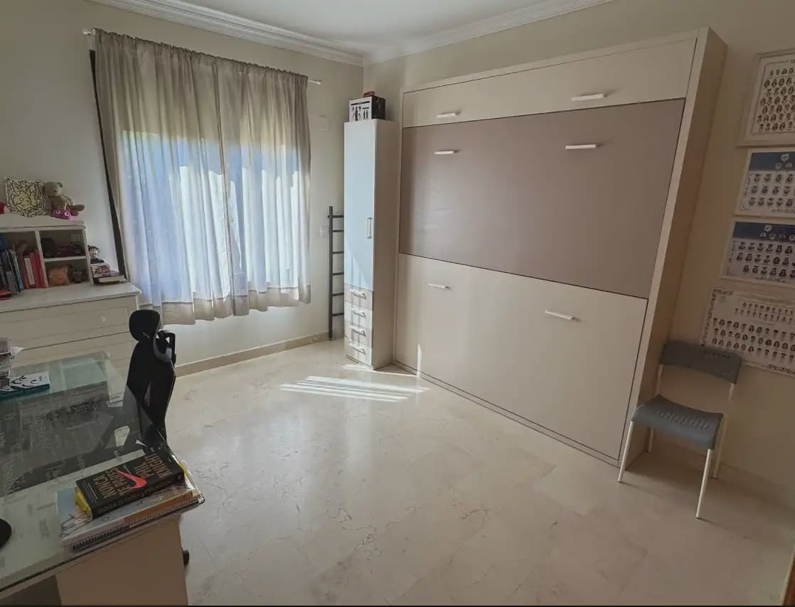 4 chambre Villa/Maison Semi-Mitoyenne à vendre à Estepona avec piscine garage - 665 000 € (Ref: 10170120)