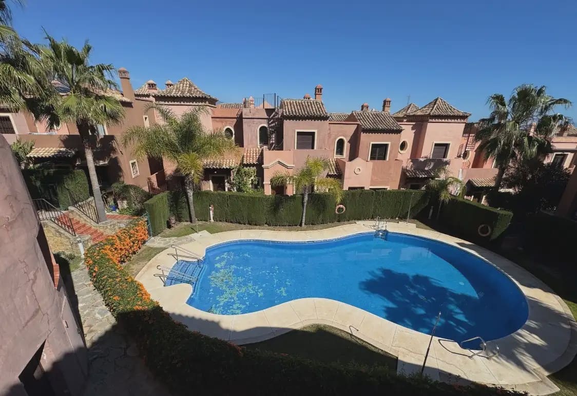 4 chambre Villa/Maison Semi-Mitoyenne à vendre à Estepona avec piscine garage - 665 000 € (Ref: 10170120)
