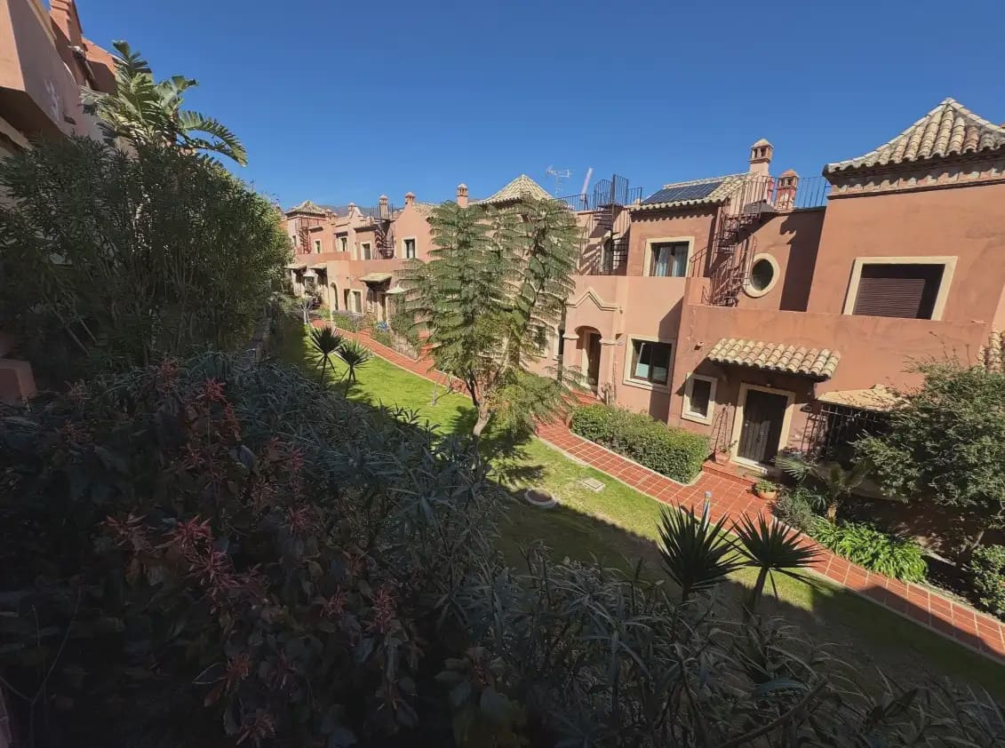4 chambre Villa/Maison Semi-Mitoyenne à vendre à Estepona avec piscine garage - 665 000 € (Ref: 10170120)