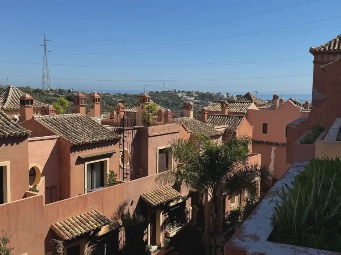 4 chambre Villa/Maison Semi-Mitoyenne à vendre à Estepona avec piscine garage - 665 000 € (Ref: 10170120)