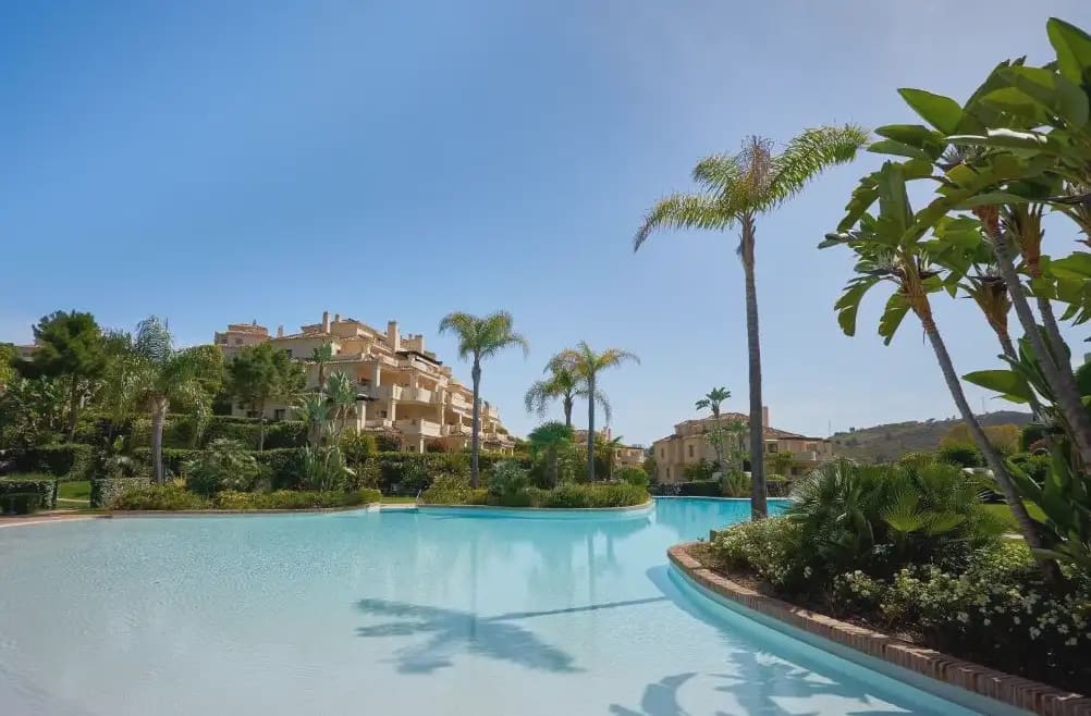 2 bedroom Apartment for sale in Benahavis with pool garage - € 535,000 (Ref: 10170122)