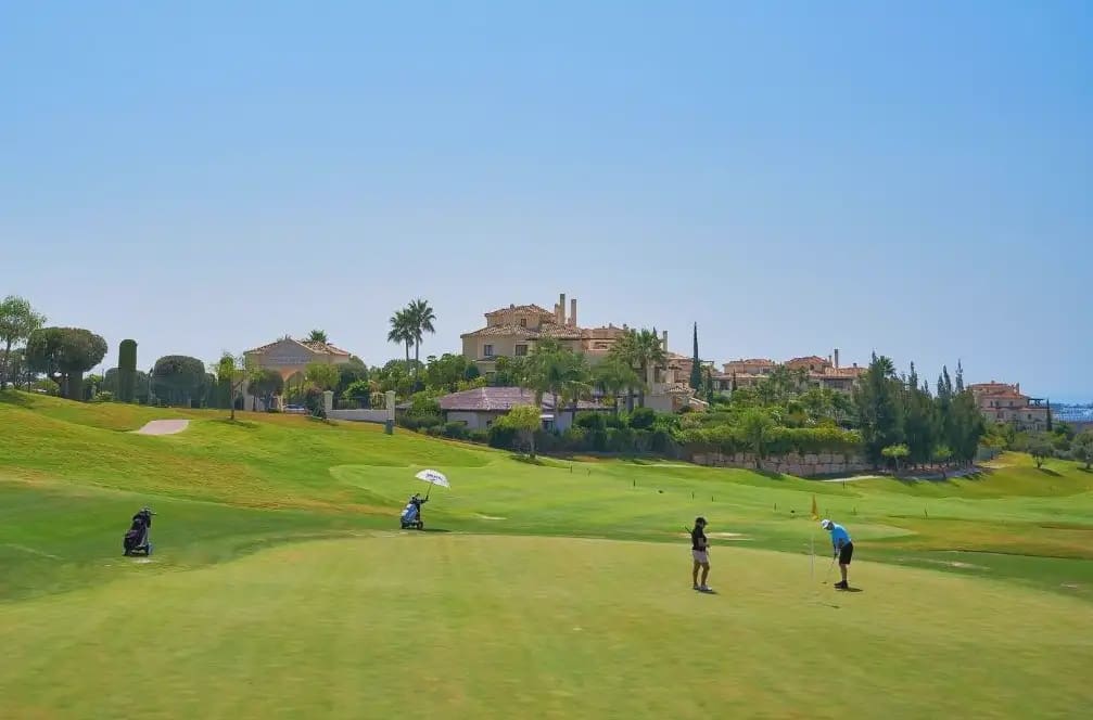 2 bedroom Apartment for sale in Benahavis with pool garage - € 535,000 (Ref: 10170122)