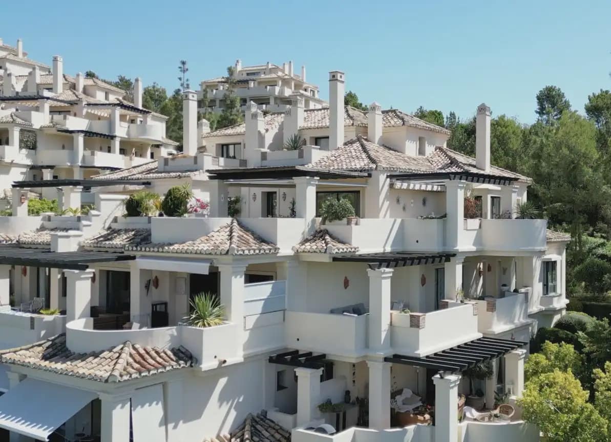 2 bedroom Apartment for sale in Benahavis with pool garage - € 535,000 (Ref: 10170122)