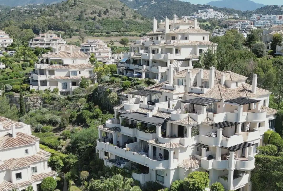2 bedroom Apartment for sale in Benahavis with pool garage - € 535,000 (Ref: 10170122)