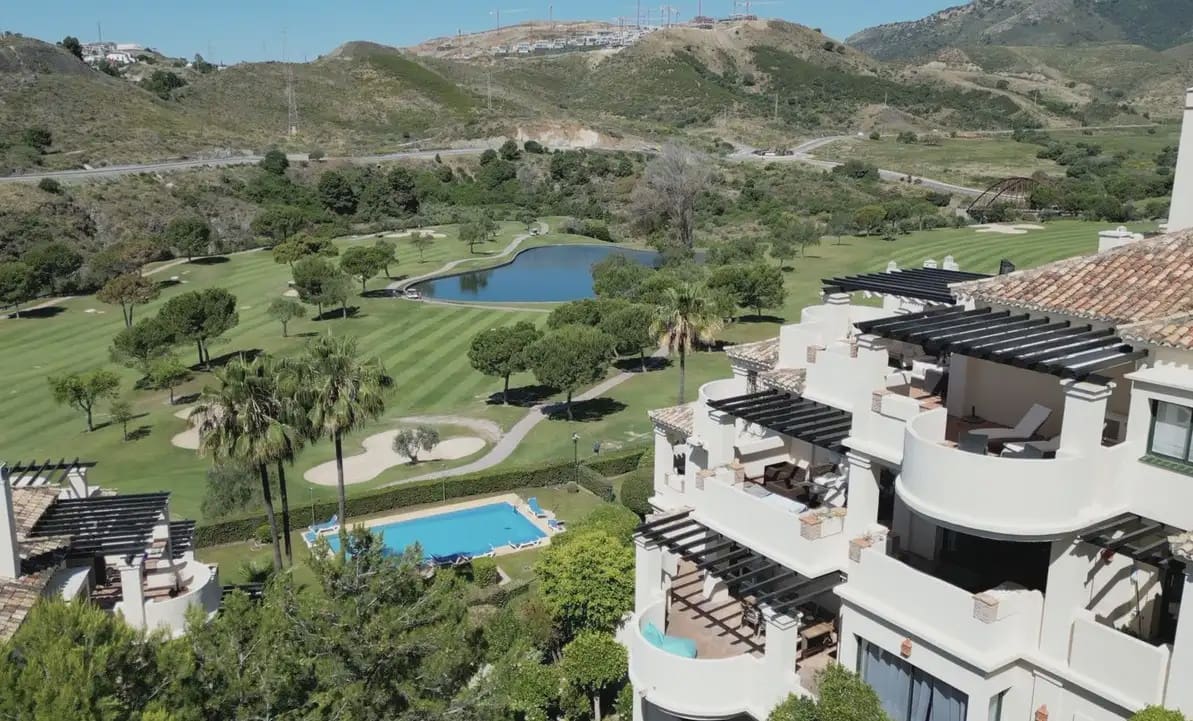 2 bedroom Apartment for sale in Benahavis with pool garage - € 535,000 (Ref: 10170122)