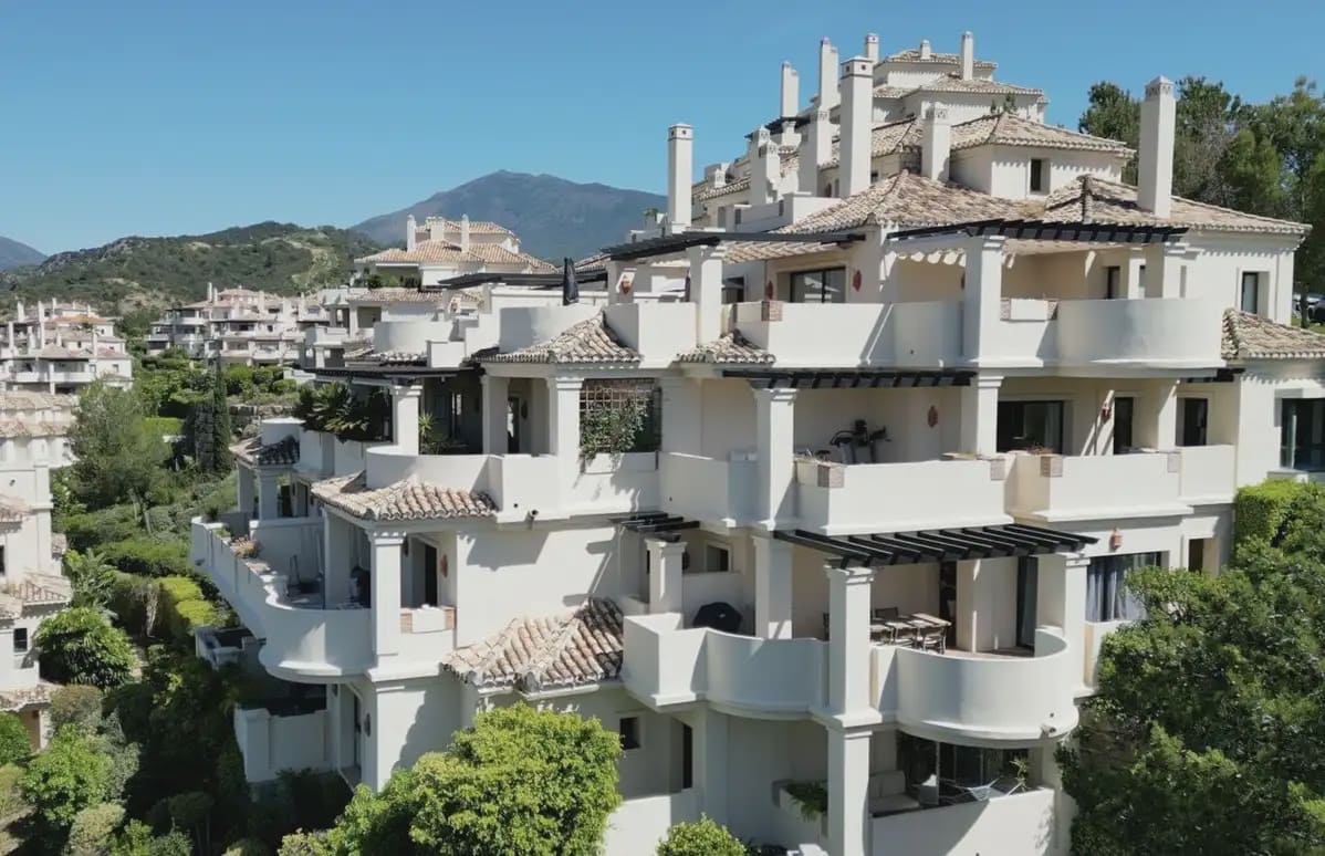 2 bedroom Apartment for sale in Benahavis with pool garage - € 535,000 (Ref: 10170122)