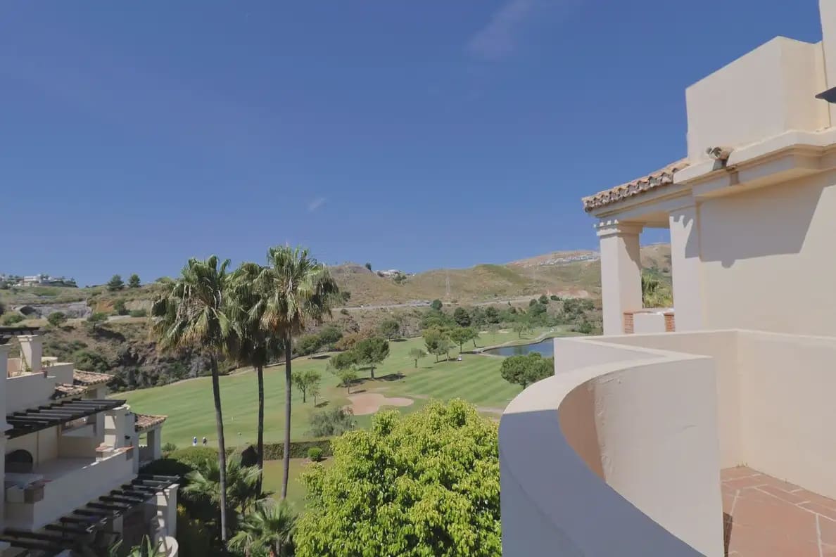 2 bedroom Apartment for sale in Benahavis with pool garage - € 535,000 (Ref: 10170122)