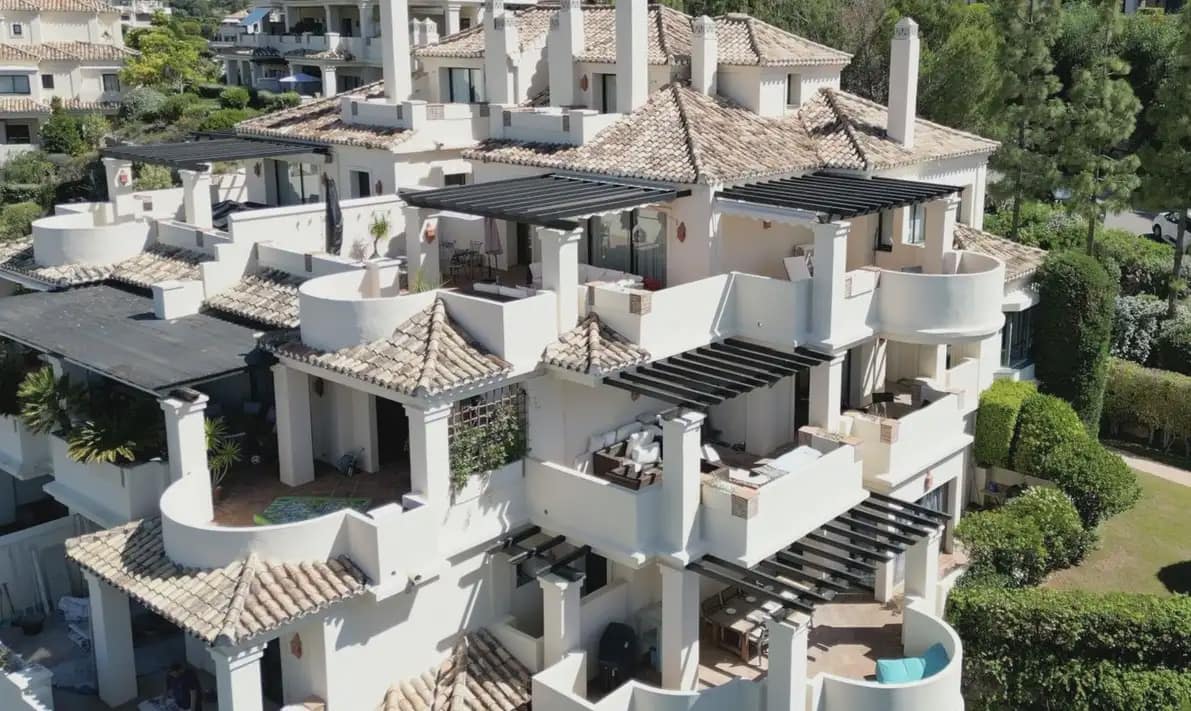 2 bedroom Apartment for sale in Benahavis with pool garage - € 535,000 (Ref: 10170122)