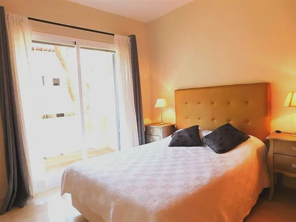 2 soverom Leilighet til salgs i Marbella med svømmebasseng garasje - € 385 000 (Ref: 10170130)