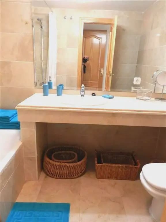 2 soverom Leilighet til salgs i Marbella med svømmebasseng garasje - € 385 000 (Ref: 10170130)