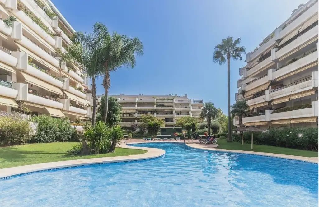 1 sypialnia Penthouse na sprzedaż w Marbella z basenem - 365 000 € (Ref: 10170132)
