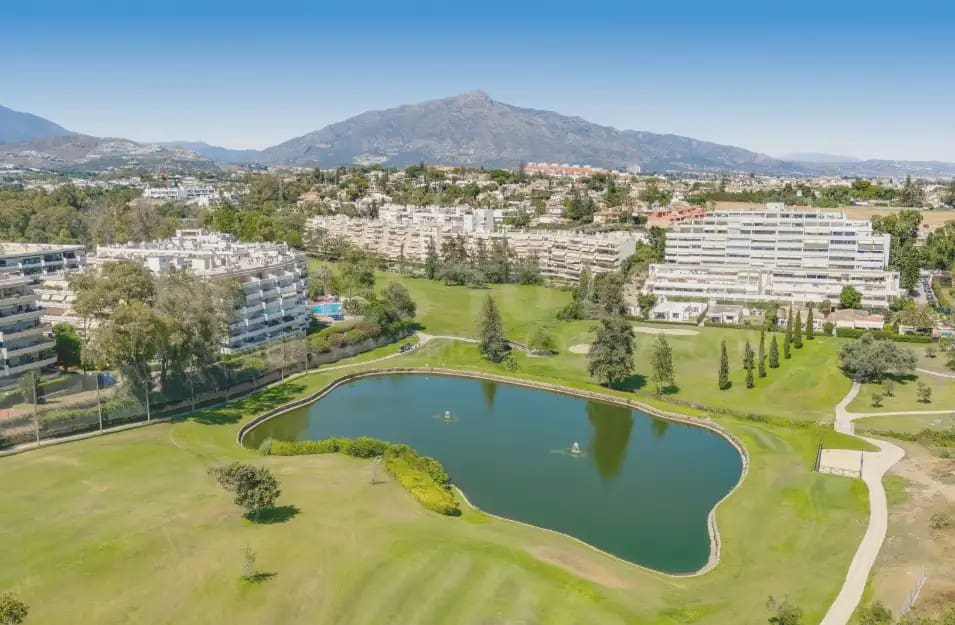 1 sypialnia Penthouse na sprzedaż w Marbella z basenem - 365 000 € (Ref: 10170132)