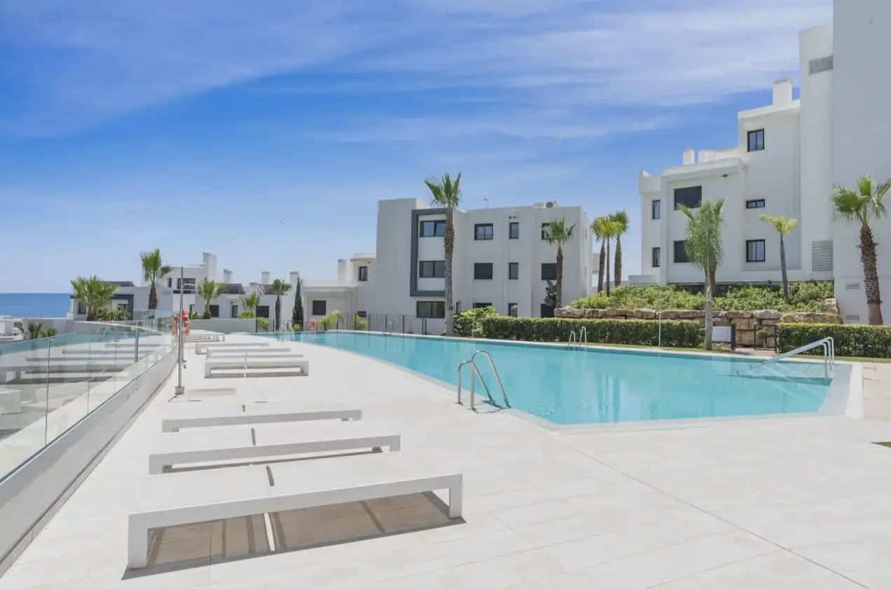 2 sovrum Lägenhet till salu i Estepona med pool - 495 000 € (Ref: 10170133)