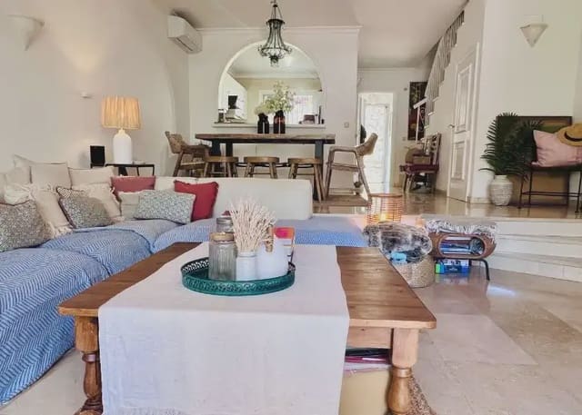 3 soverom Rekkehus til salgs i El Paraiso, Estepona med svømmebasseng garasje - € 495 000 (Ref: 10170137)