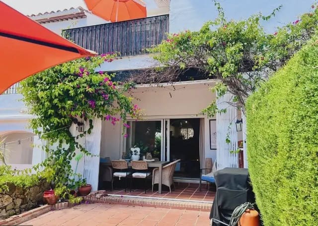 3 soverom Rekkehus til salgs i El Paraiso, Estepona med svømmebasseng garasje - € 495 000 (Ref: 10170137)