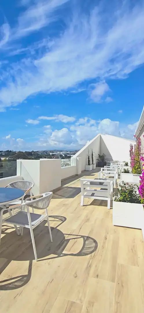 2 bedroom Beach Apartment for sale in Marbella with pool garage - € 375,000 (Ref: 10170139)