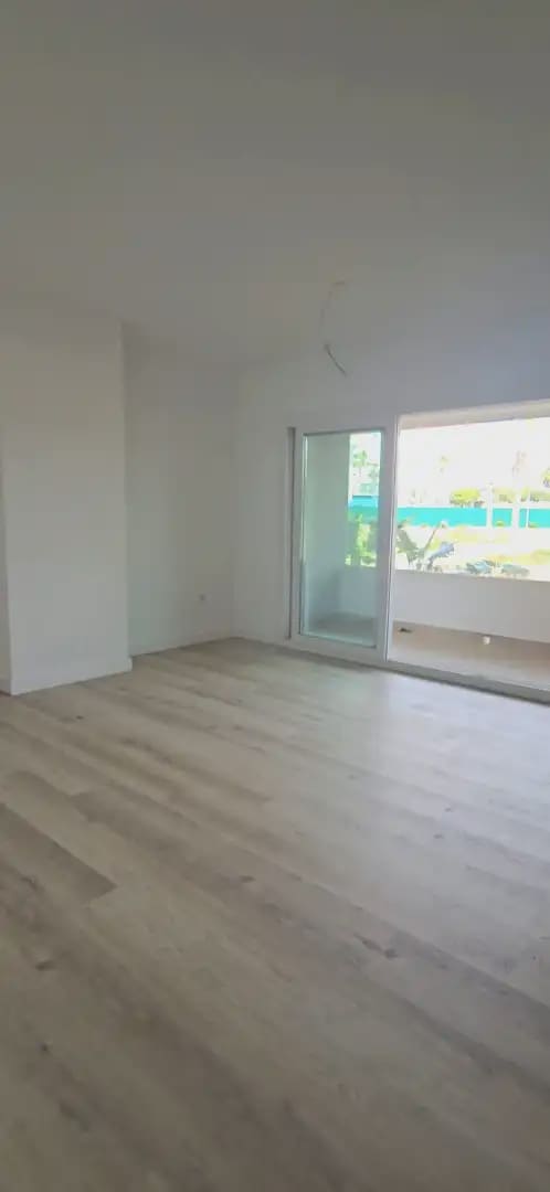 2 bedroom Beach Apartment for sale in Marbella with pool garage - € 375,000 (Ref: 10170139)