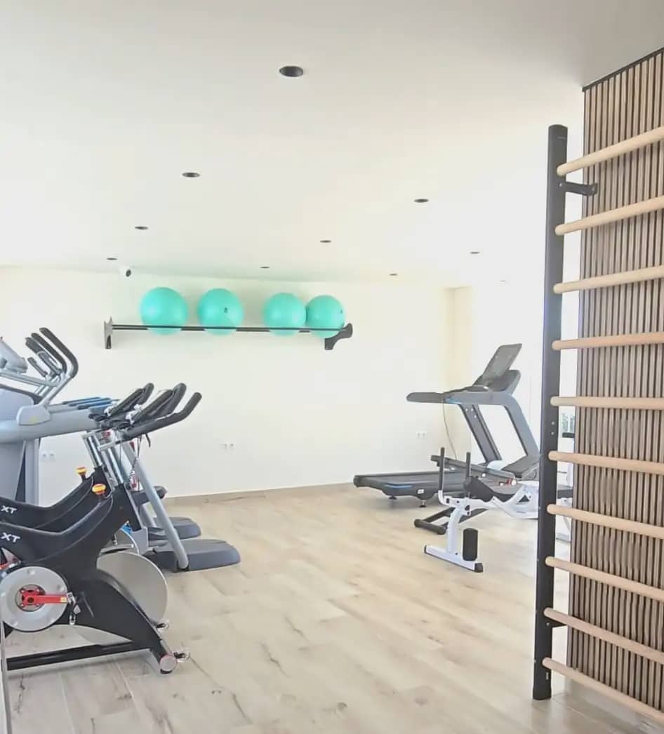 2 bedroom Beach Apartment for sale in Marbella with pool garage - € 375,000 (Ref: 10170139)