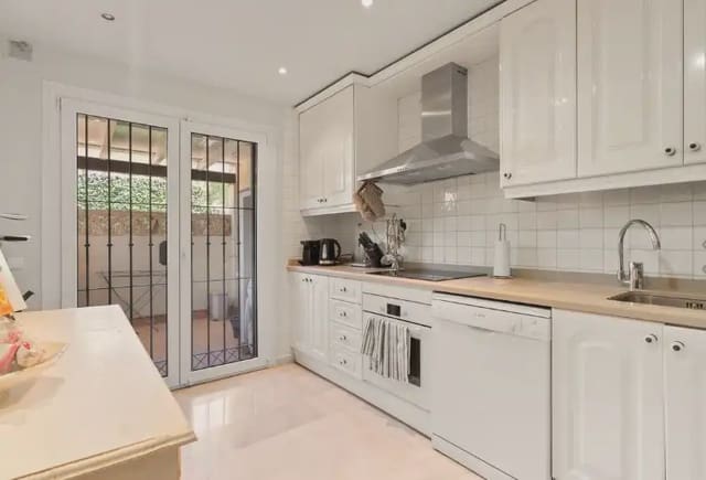 3 soverom Rekkehus til salgs i Guadalmina Baja, Marbella med svømmebasseng garasje - € 700 000 (Ref: 10170140)
