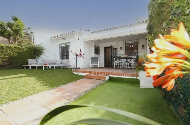 3 bedroom Terraced Villa for sale in San Pedro de Alcántara Pueblo, Marbella with pool - € 597,500 (Ref: 10170143)