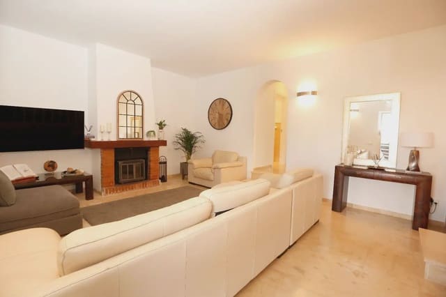 3 bedroom Terraced Villa for sale in San Pedro de Alcántara Pueblo, Marbella with pool - € 597,500 (Ref: 10170143)