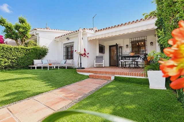 3 bedroom Terraced Villa for sale in San Pedro de Alcántara Pueblo, Marbella with pool - € 597,500 (Ref: 10170143)