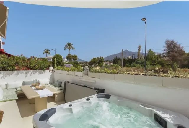 3 soveværelse Lejlighed til salg i Nueva Andalucía Centro, Marbella med swimmingpool garage - € 675.000 (Ref: 10170146)