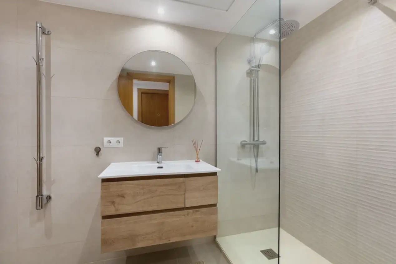 2 sypialnia Apartament przy plaży na sprzedaż w New Golden Mile z basenem garażem - 375 000 € (Ref: 10170147)